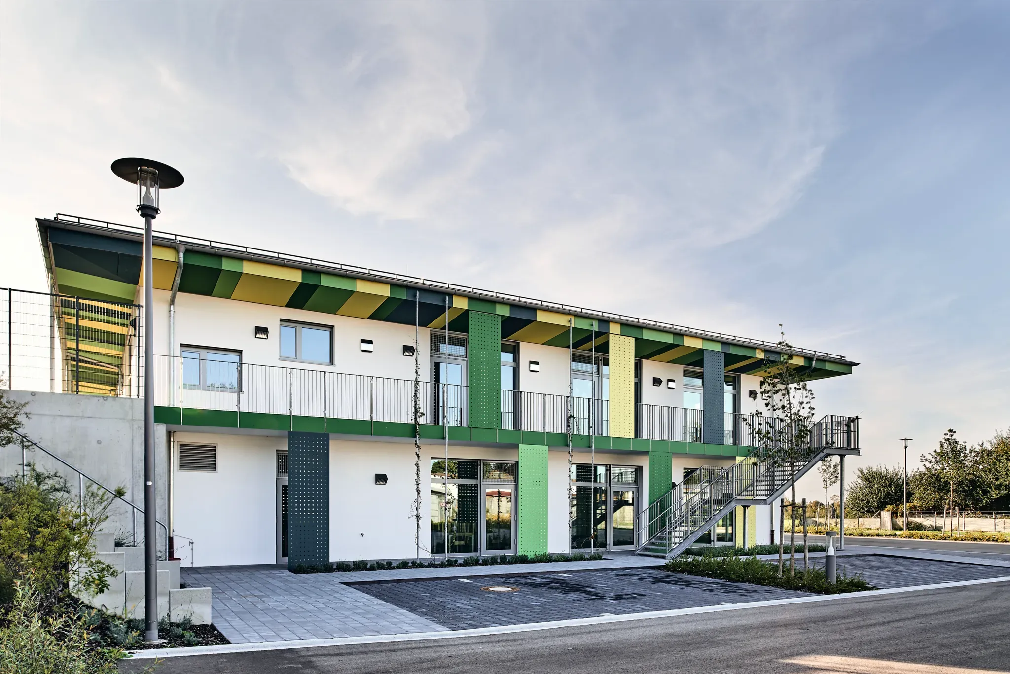 Kita Parkplatzseite 2