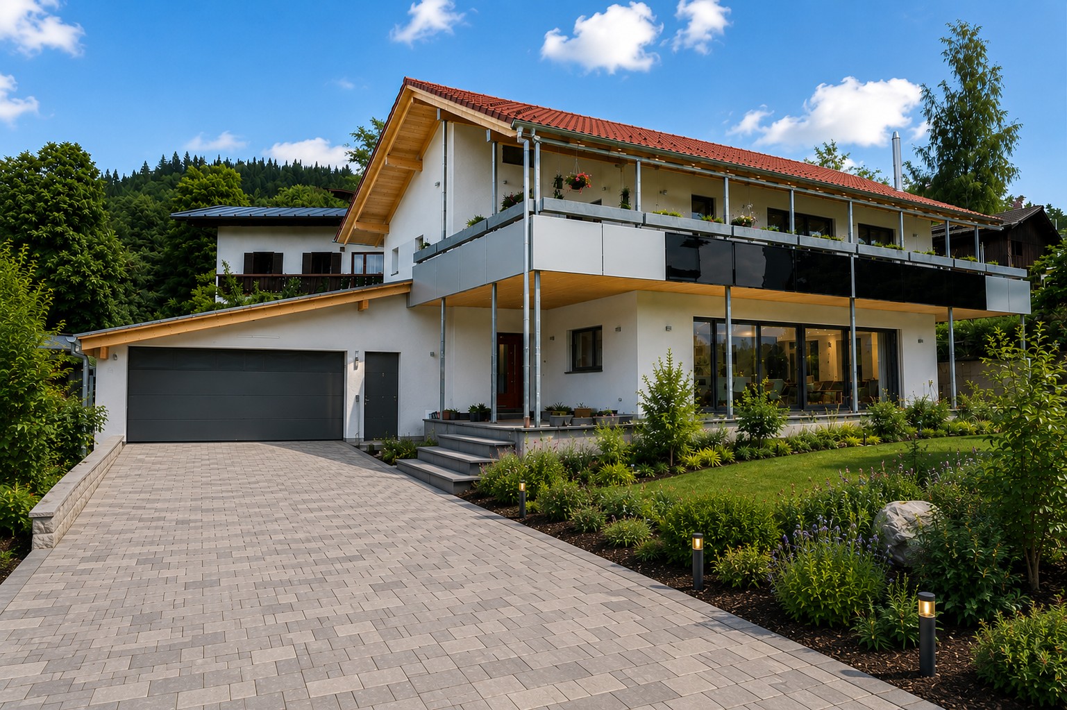 Zufahrt mit Gartenseite